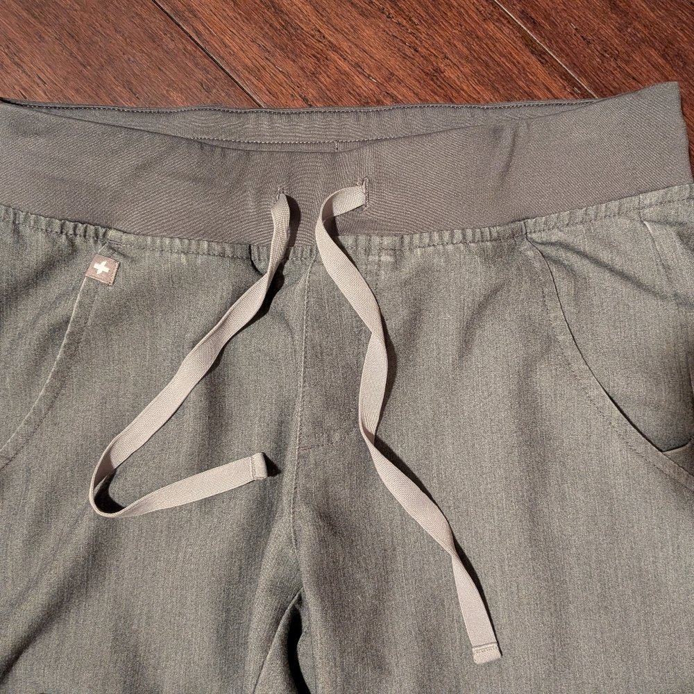 Woman's Figs Technical Collection - Picture 4 of 10